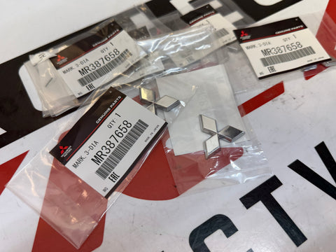 MITSUBISHI Diamond Emblem MR387658